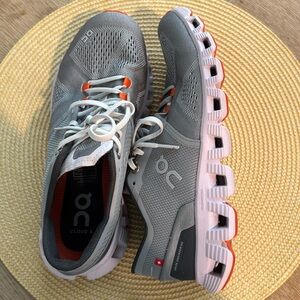 ON CLOUD cloudtec running shoes